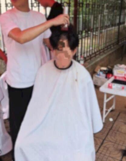 天成配资 大学军训男生统一要求剃寸头？湖南科技大学：属实，准军事化训练要求